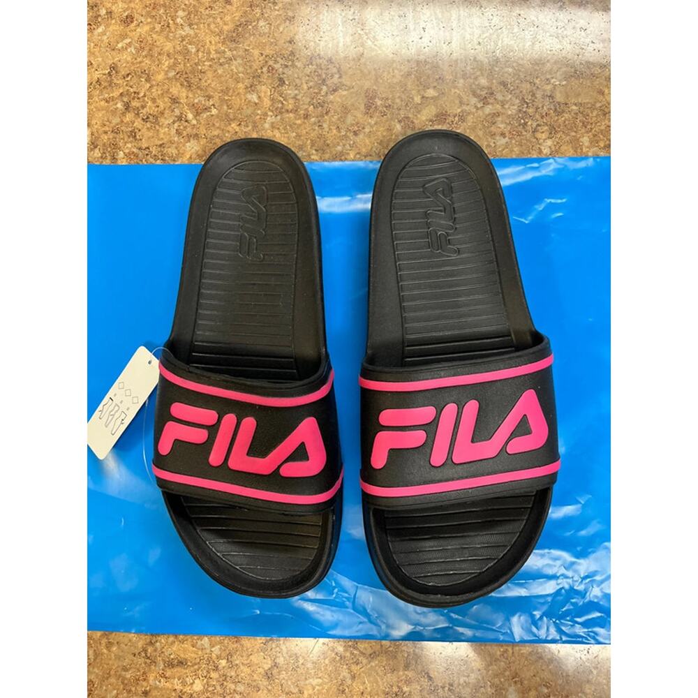 Fila  slides NWT M9 W10